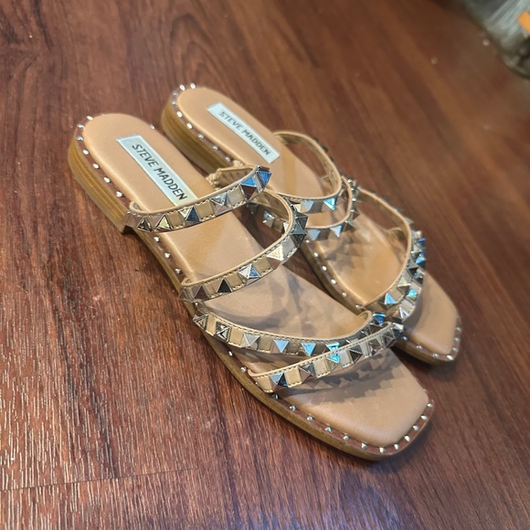 Steve Madden Tan Sandals with Silver Studs - Picture 4 of 6